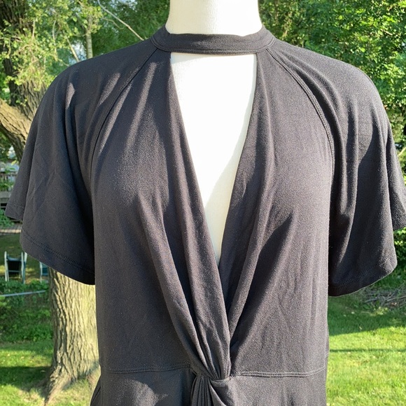 ⚜️Free People Black Short Sleeve Choker Neck Blouse! - Picture 3 of 8